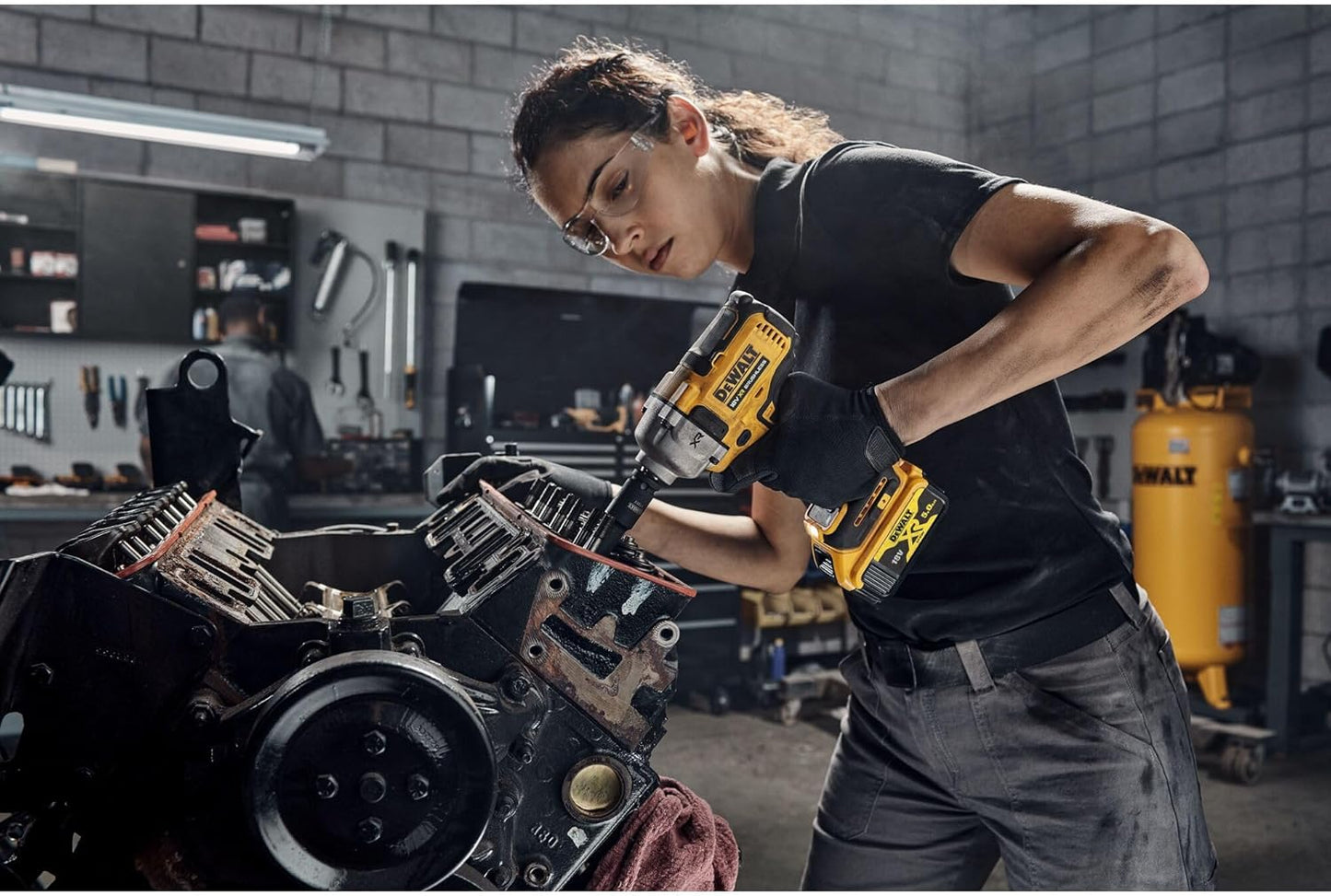 Llave Impacto sin escobillas XR 18V 1/2 813Nm con maletín Dewalt DCF891NT