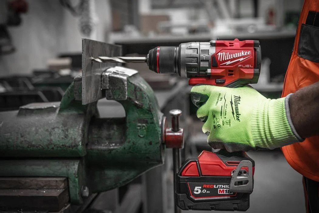 Powerpack Trapano a percussione + smerigliatrice + 2bat 5Ah + caricatore Milwaukee con 2 custodie M18 FPP2E3-502X