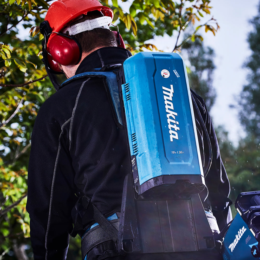 Mochila con 2 adaptadores 18V/36 + 4 baterías 5Ah + cargador doble Makita 191C50-5 PDC01