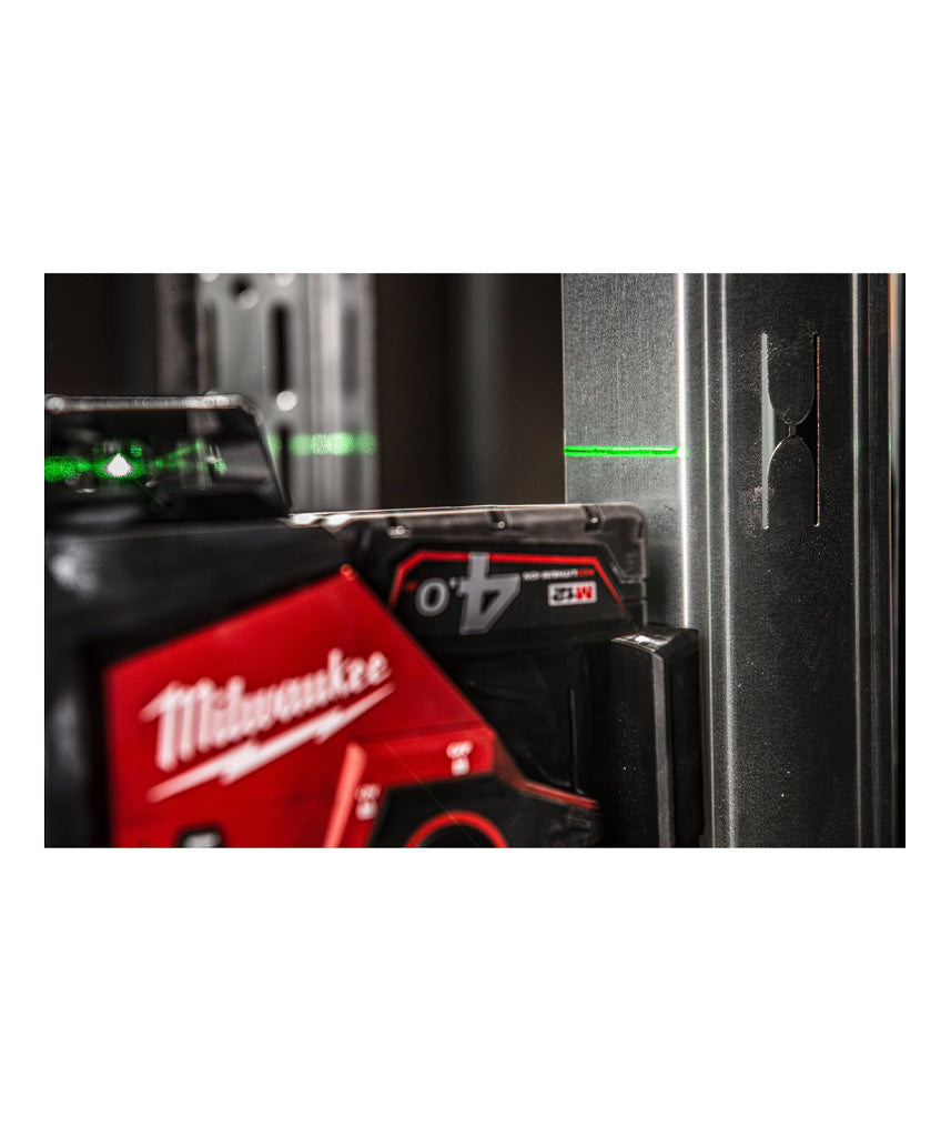 Livella laser a 3 linee verde Batteria M12 + caricatore + custodia Milwaukee M123PL-401C